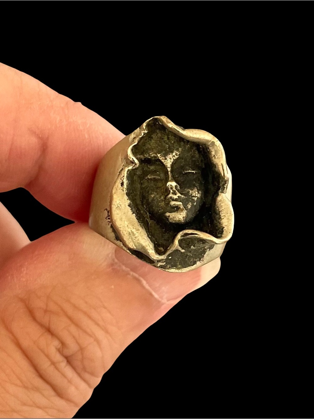 Vintage Brutalist Silver Tone Metal Face Ring Size 5 - Picture 3 of 6